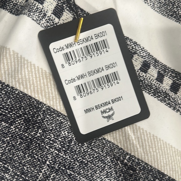 MCM Aren Hobo in Embossed Monogram Leather - Picture 3 of 8